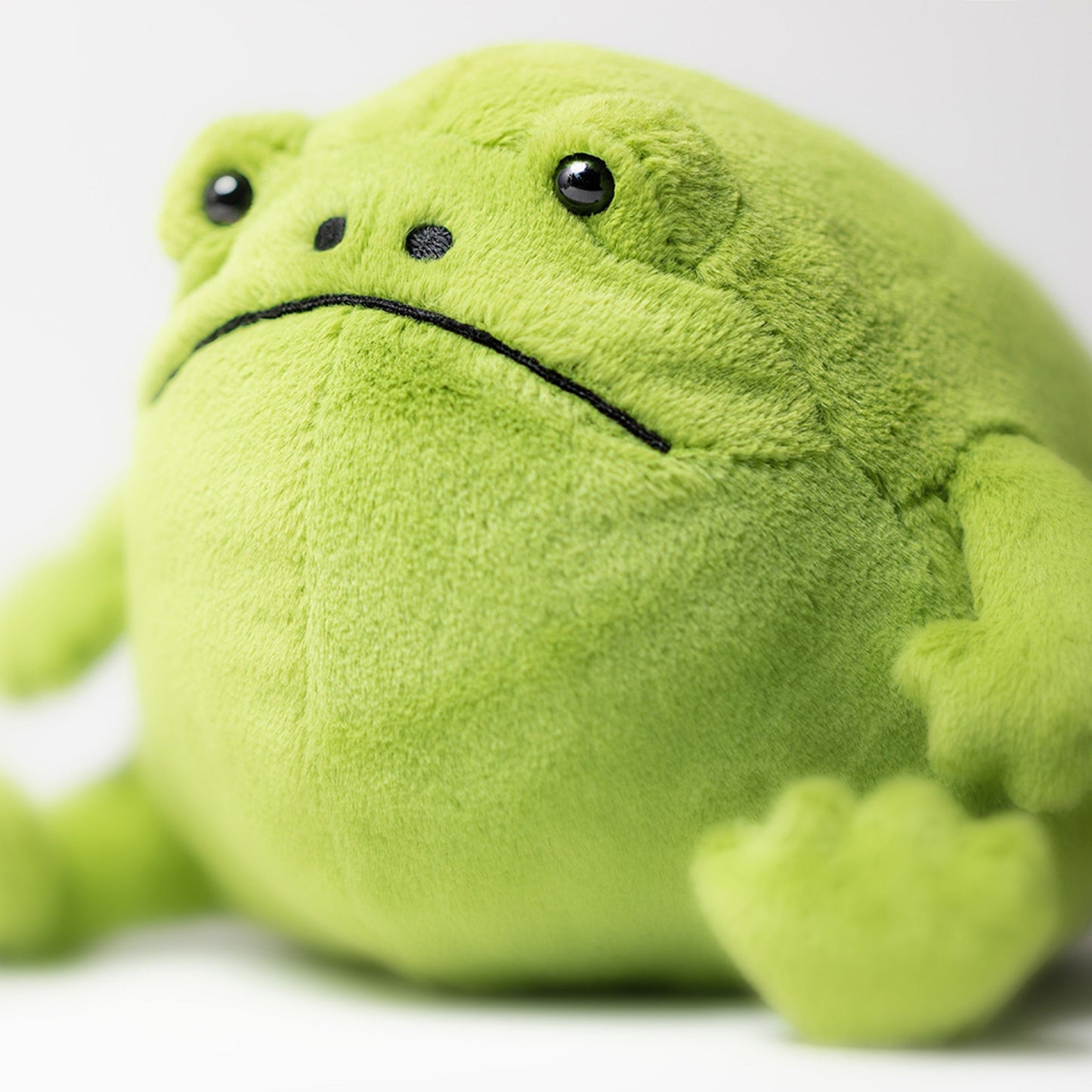 Soft Plush Frog Toy – Cute Cuddly Stuffed Animal for Kids